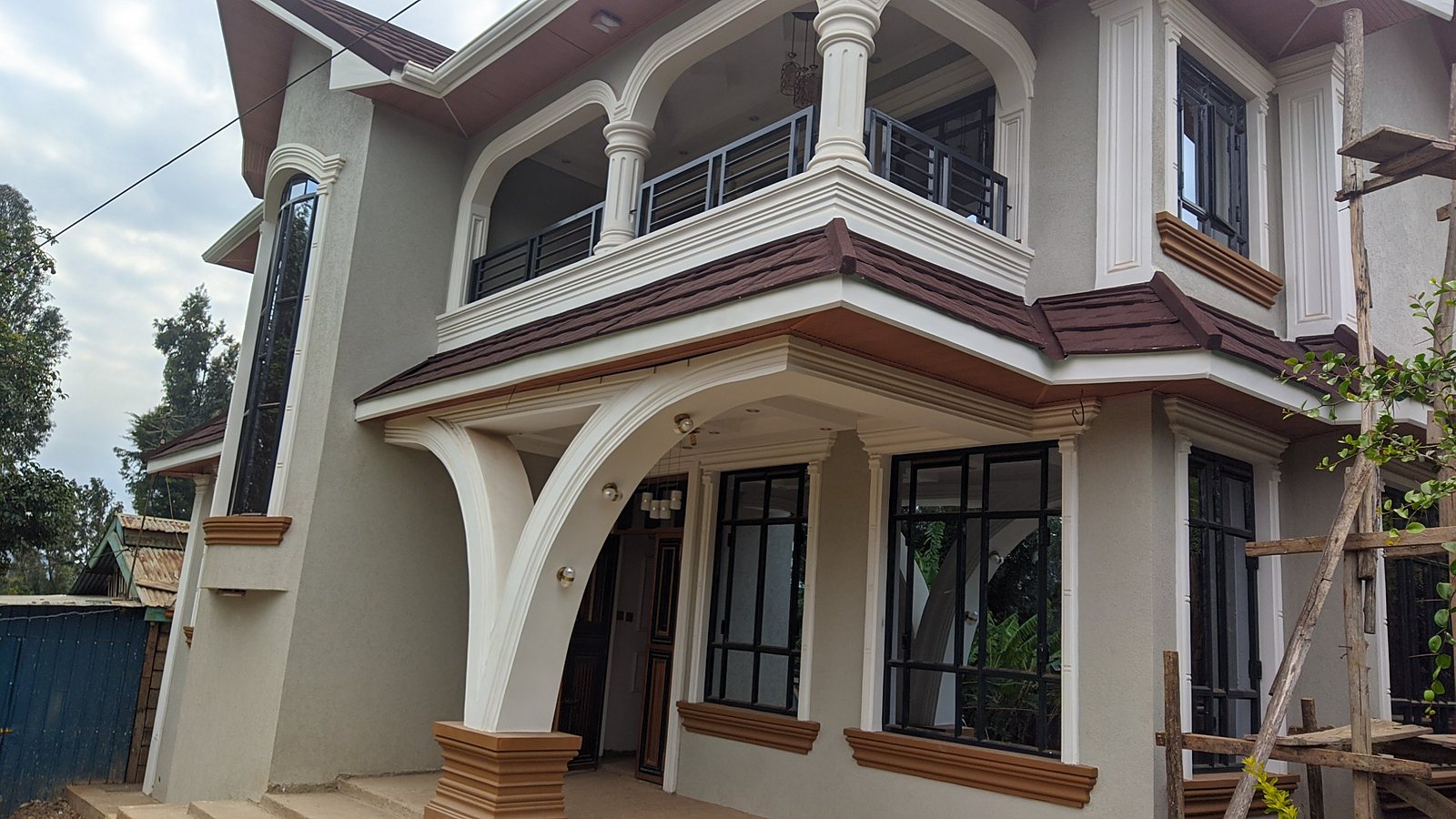 Two-storey house with arched entrance